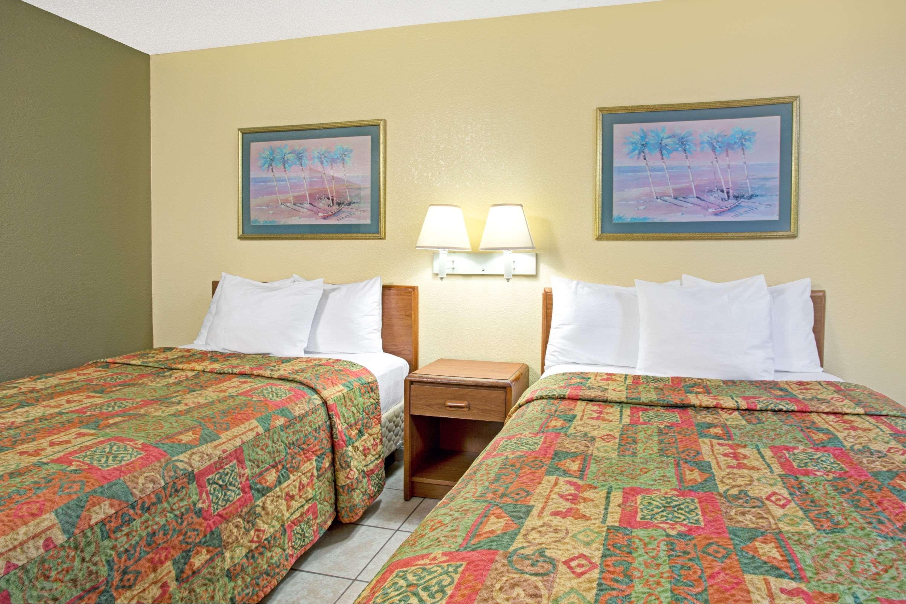 Days Inn By Wyndham Cocoa Cruiseport West At I-95/524 Buitenkant foto