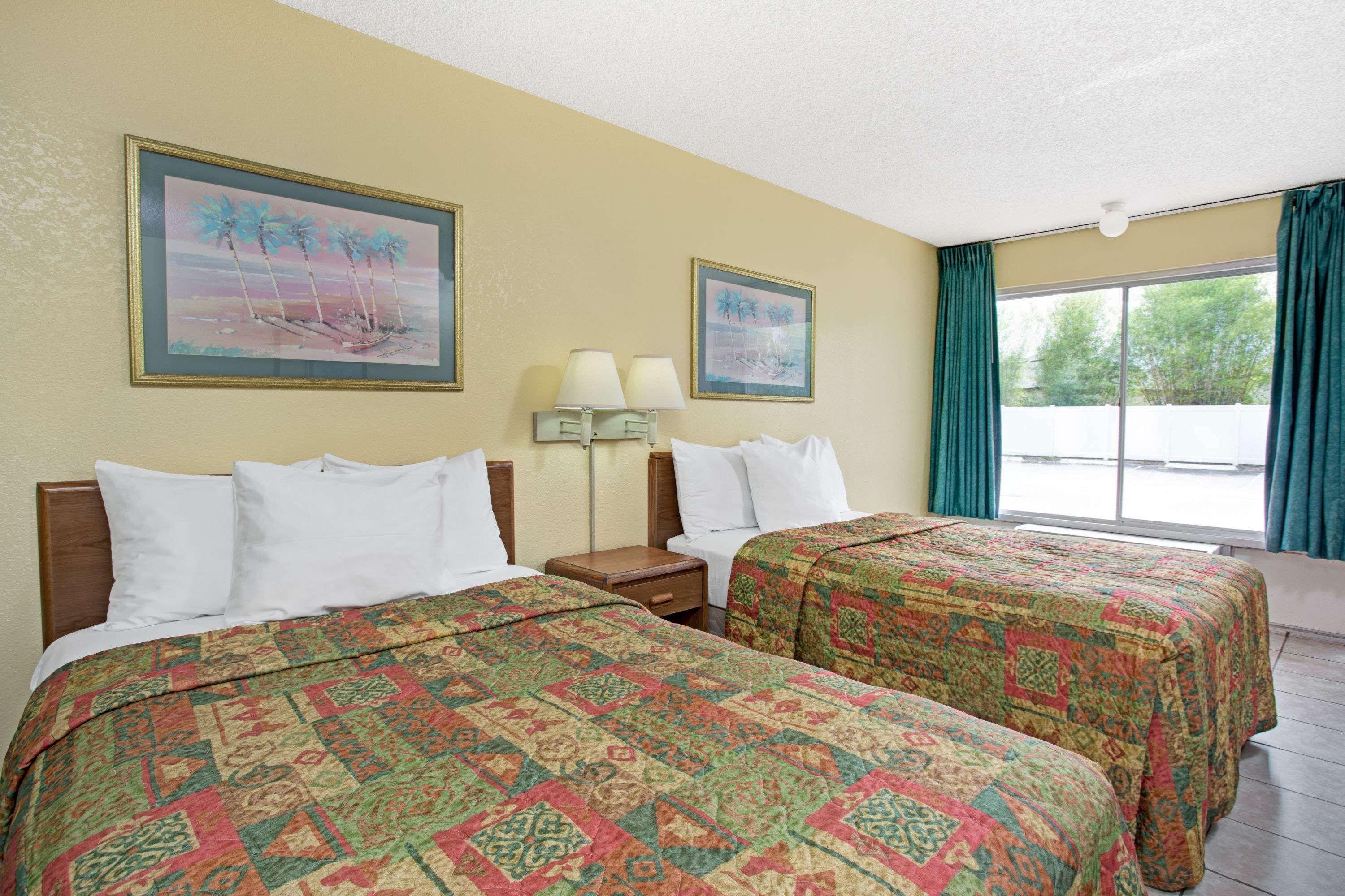 Days Inn By Wyndham Cocoa Cruiseport West At I-95/524 Buitenkant foto