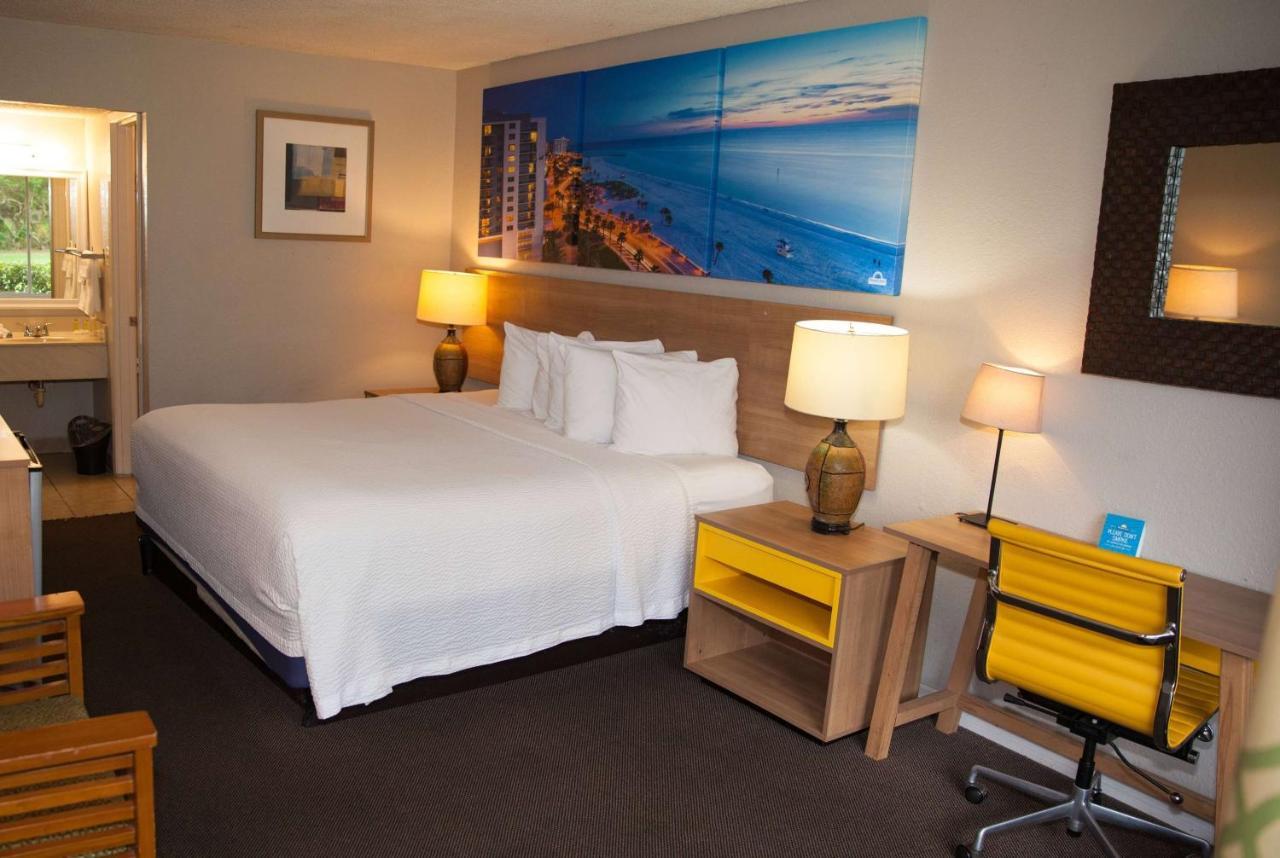Days Inn By Wyndham Cocoa Cruiseport West At I-95/524 Buitenkant foto