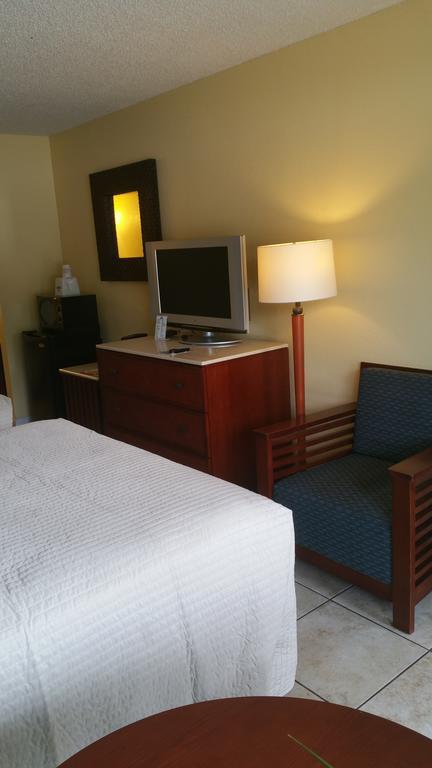 Days Inn By Wyndham Cocoa Cruiseport West At I-95/524 Buitenkant foto