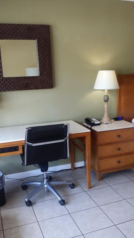 Days Inn By Wyndham Cocoa Cruiseport West At I-95/524 Buitenkant foto