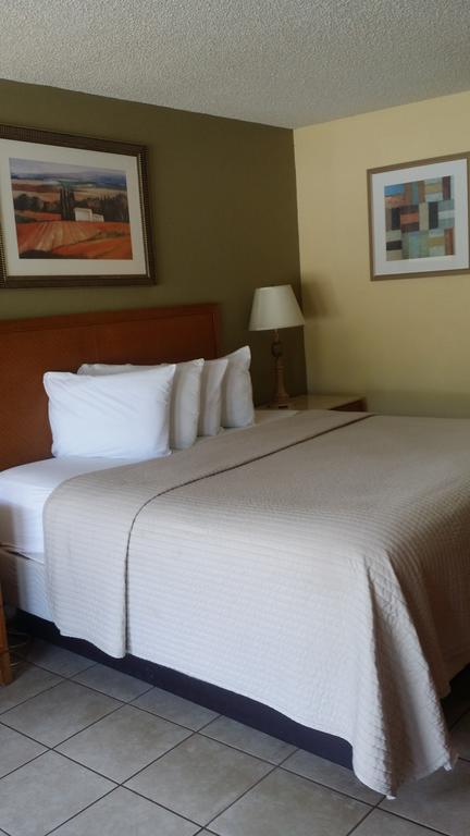 Days Inn By Wyndham Cocoa Cruiseport West At I-95/524 Buitenkant foto