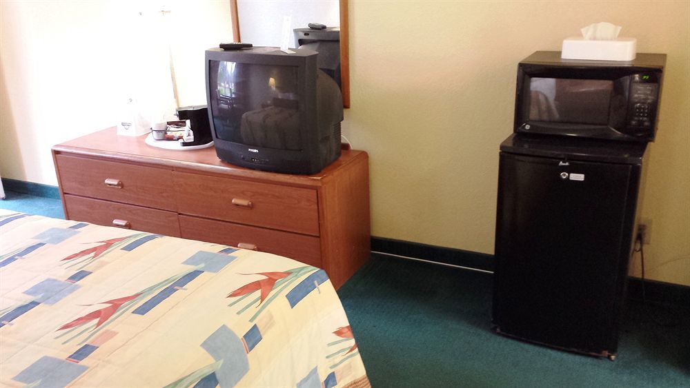 Days Inn By Wyndham Cocoa Cruiseport West At I-95/524 Buitenkant foto