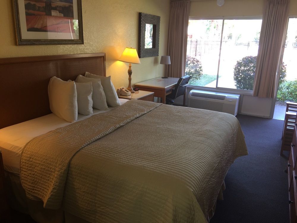 Days Inn By Wyndham Cocoa Cruiseport West At I-95/524 Buitenkant foto